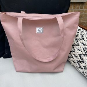 ✨BRAND NEW✨ Hershel bag